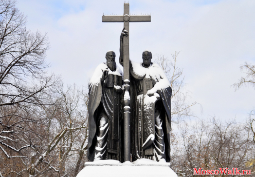 Монумент посвящён Кириллу и Мефодию — просветителям, создателям славянской азбуки, проповедовавшие христианство и совершавшие службы на славянском языке