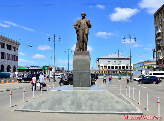 Памятник В.И. Ленину у Ярославского вокзала